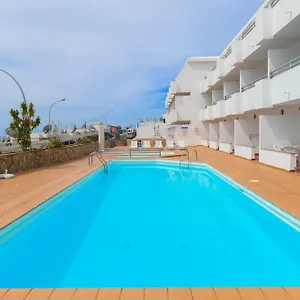 https://apartamentos-puerto-bello.in-canary-islands.com