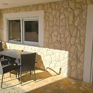 apartments-giovanni.hotelinzadar.com/